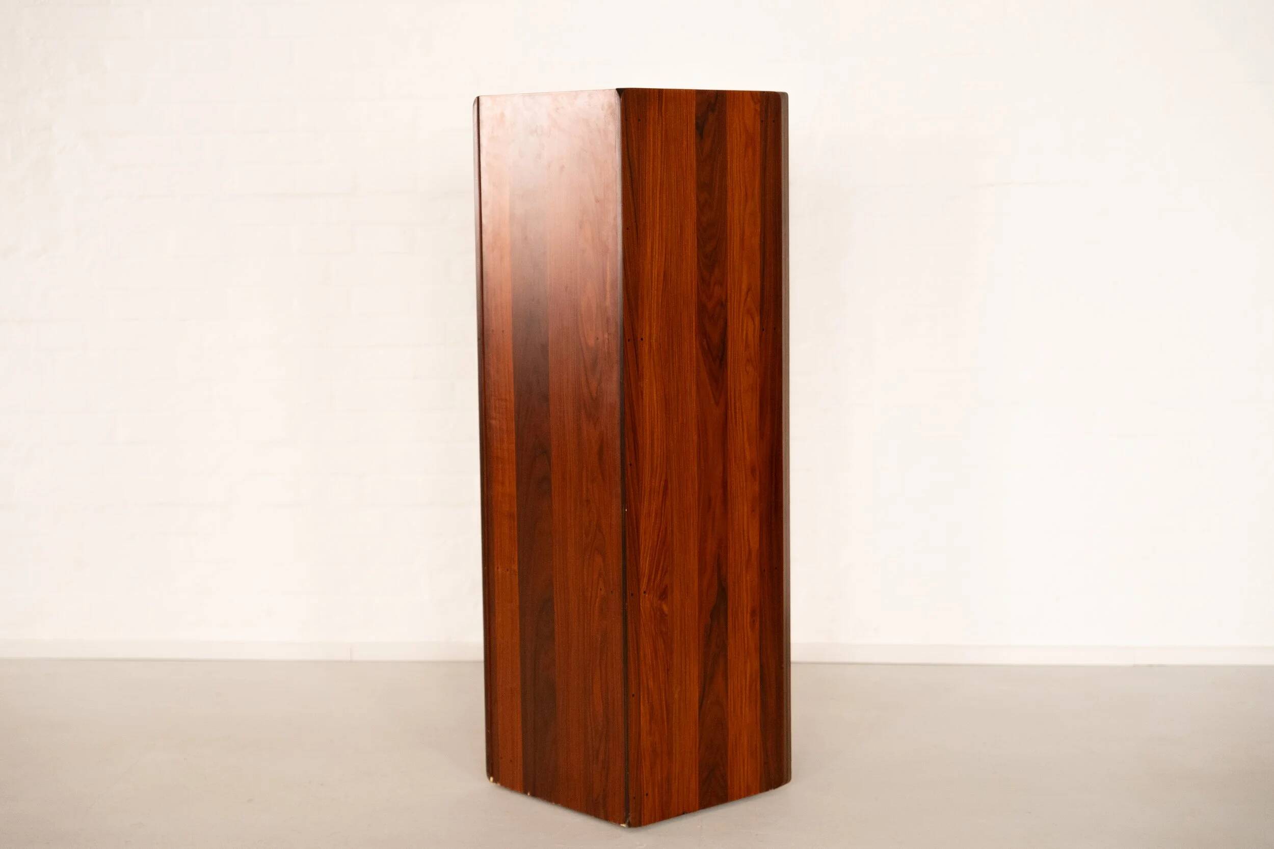 Artona shelf by Afra & Tobia Scarpa for Maxalto