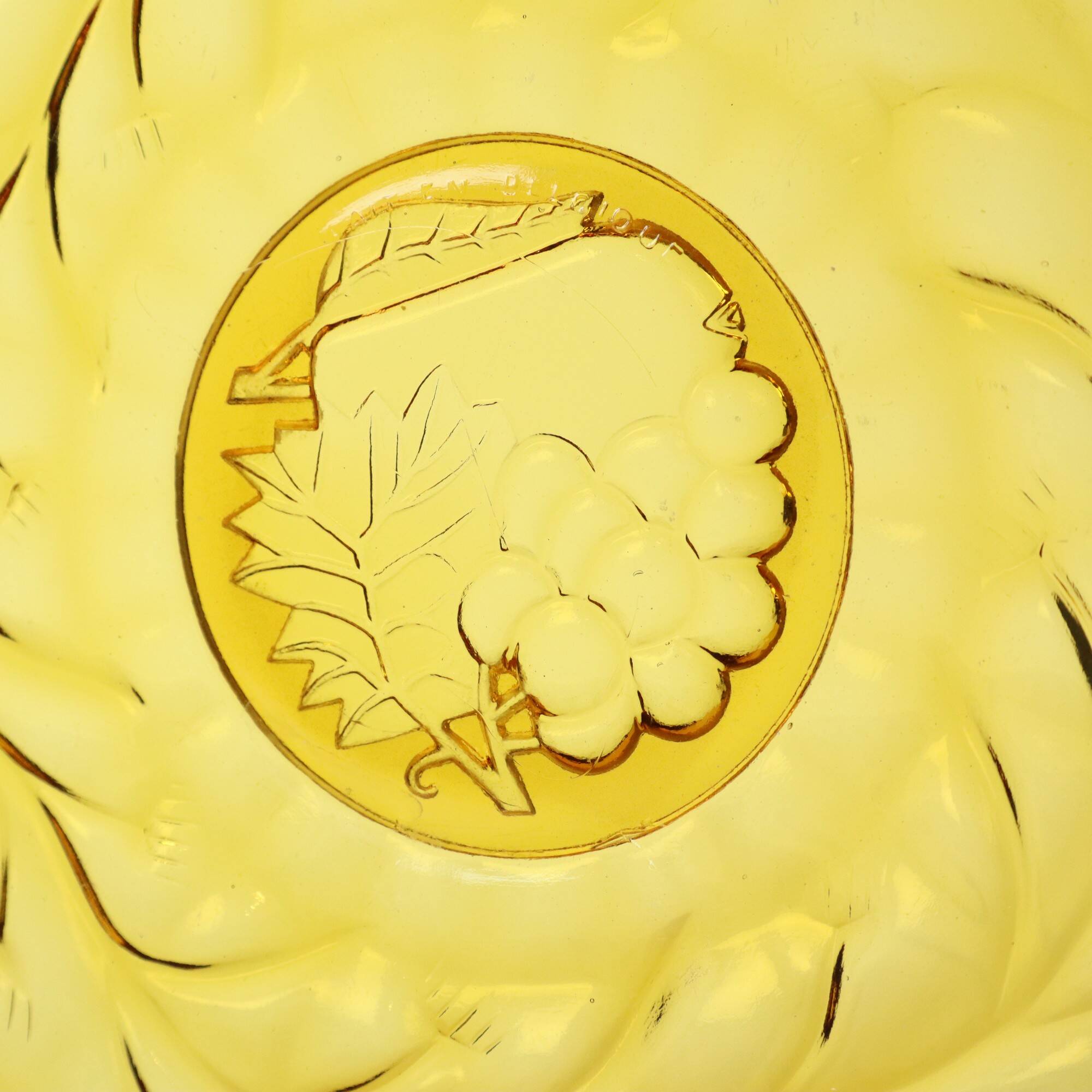 Art Deco Fruit Bowl Amber Pressed Glass Fait en Belgique