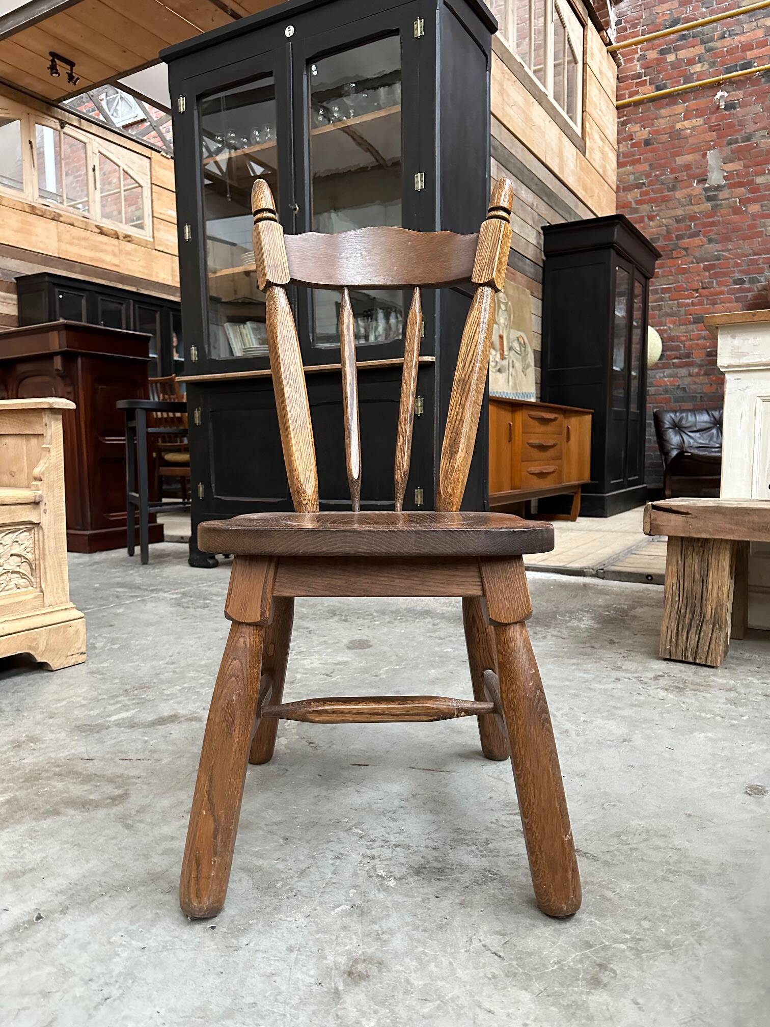 Suite de 4 chaises brutalistes