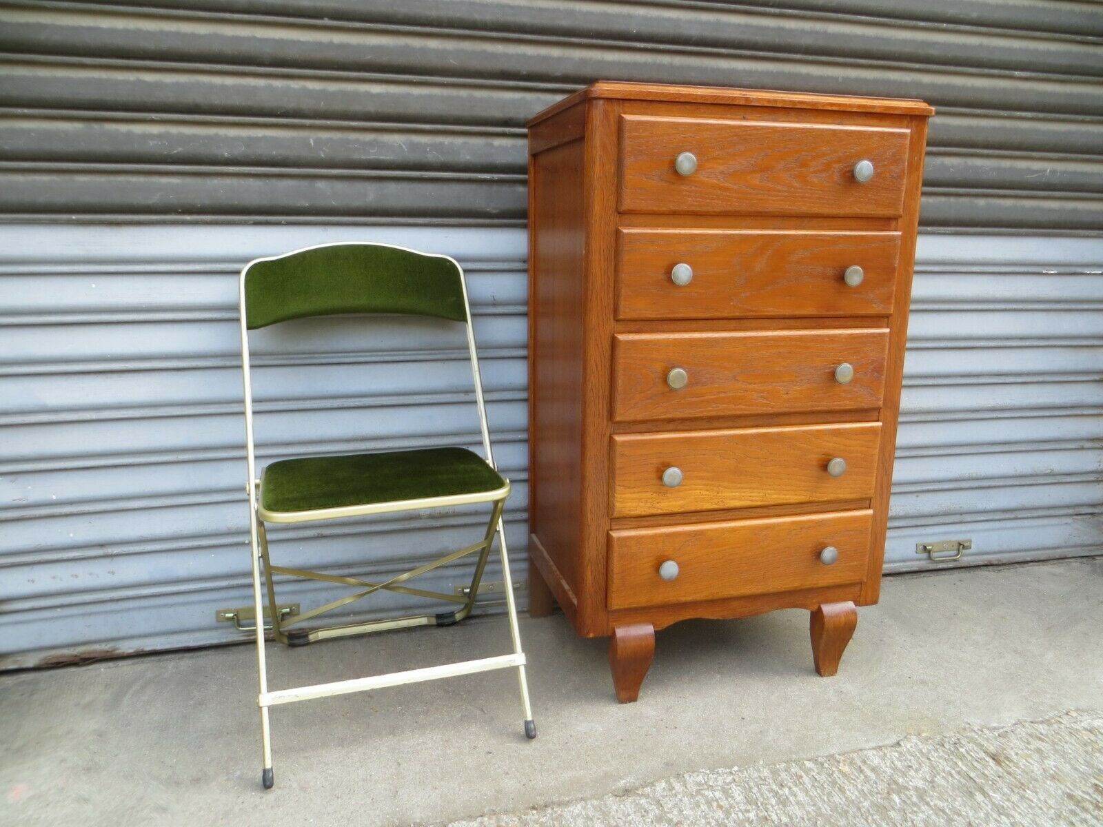 Vertical Dresser years 40 vintage