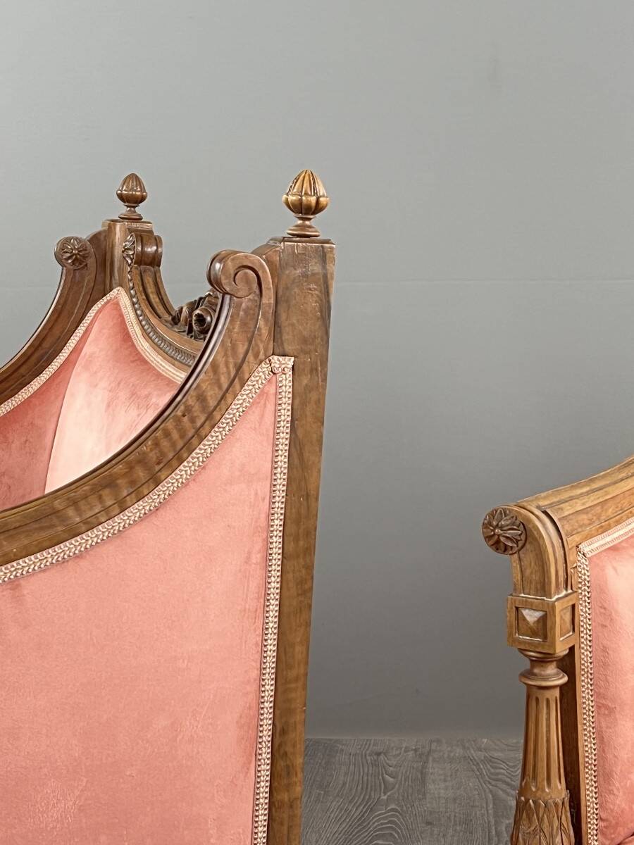 Paire de fauteuils bergères de style Louis XVI en bois sculpté, velours, XX