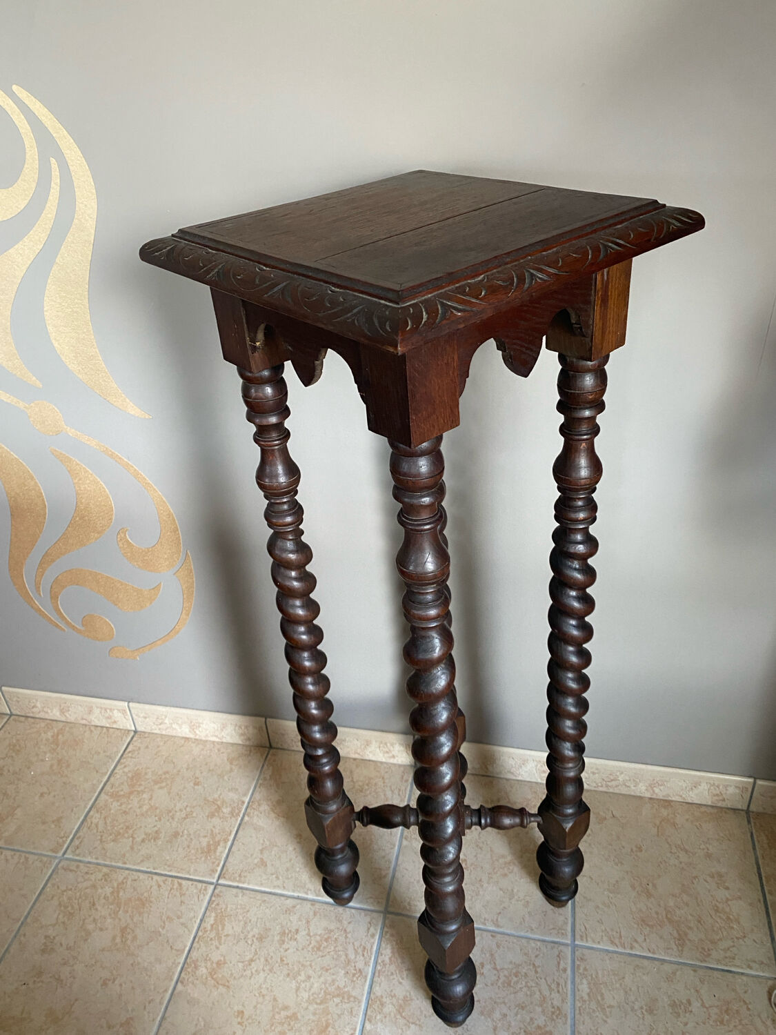 Louis XIII style pedestal table