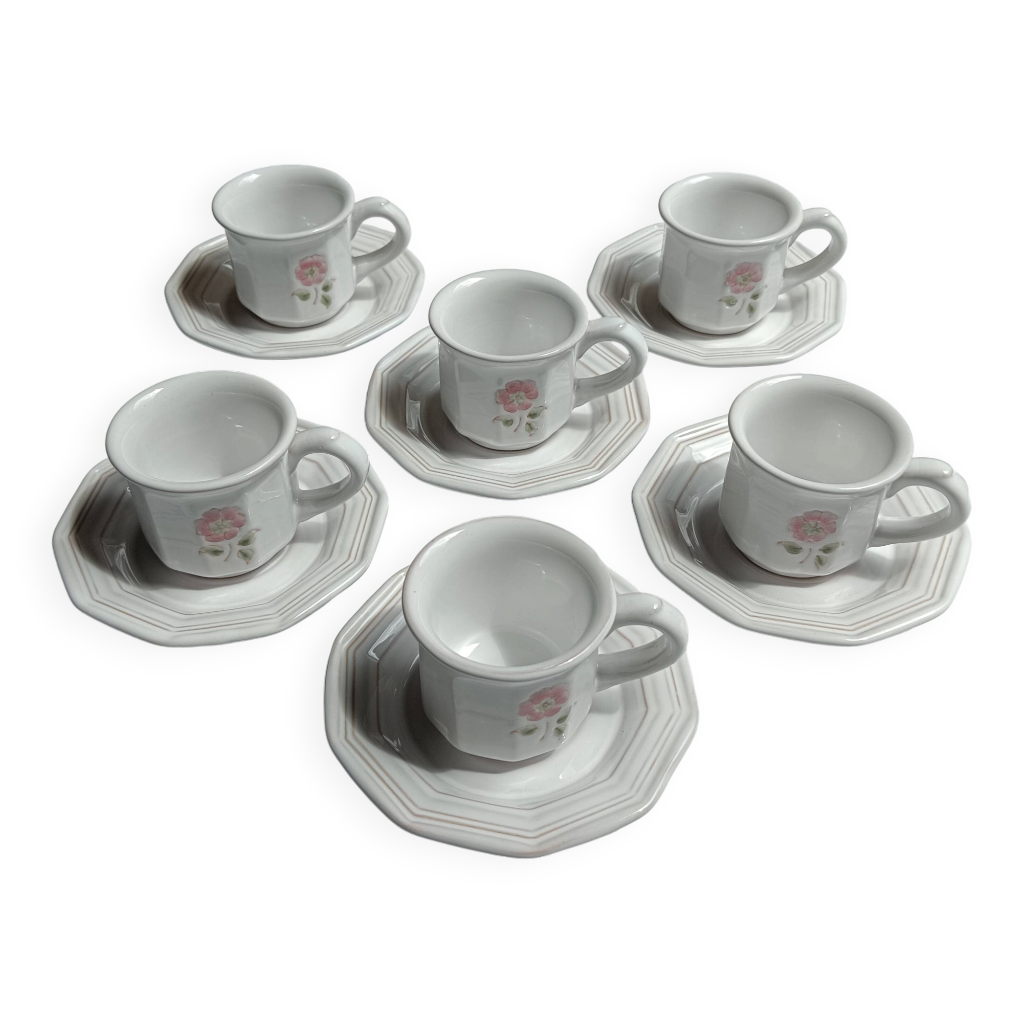 6 tasses Niderviller blanches et roses à décor de fleurs