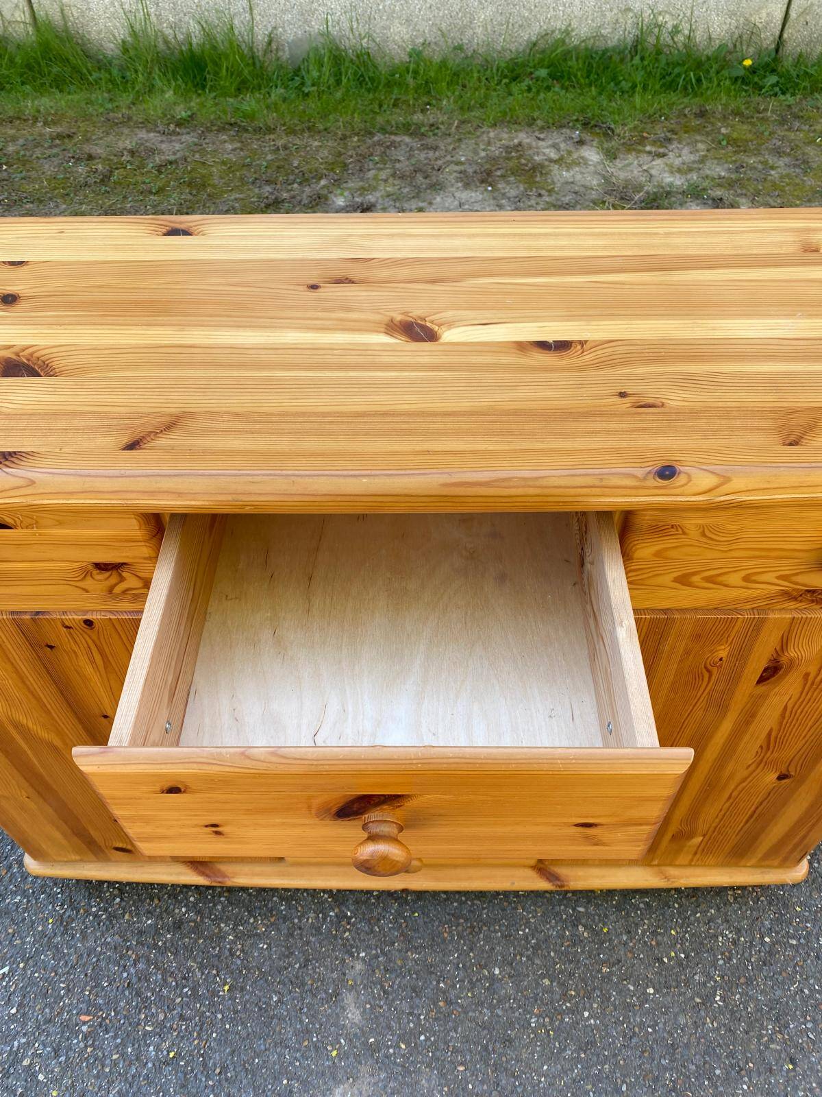 English chest of drawers, solid pine sideboard, 7 drawers and 2 doors