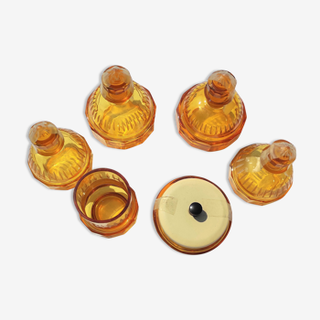Ensemble de 6 flacons en cristal ambre taillé avec leur bouchon taillé vers 1930