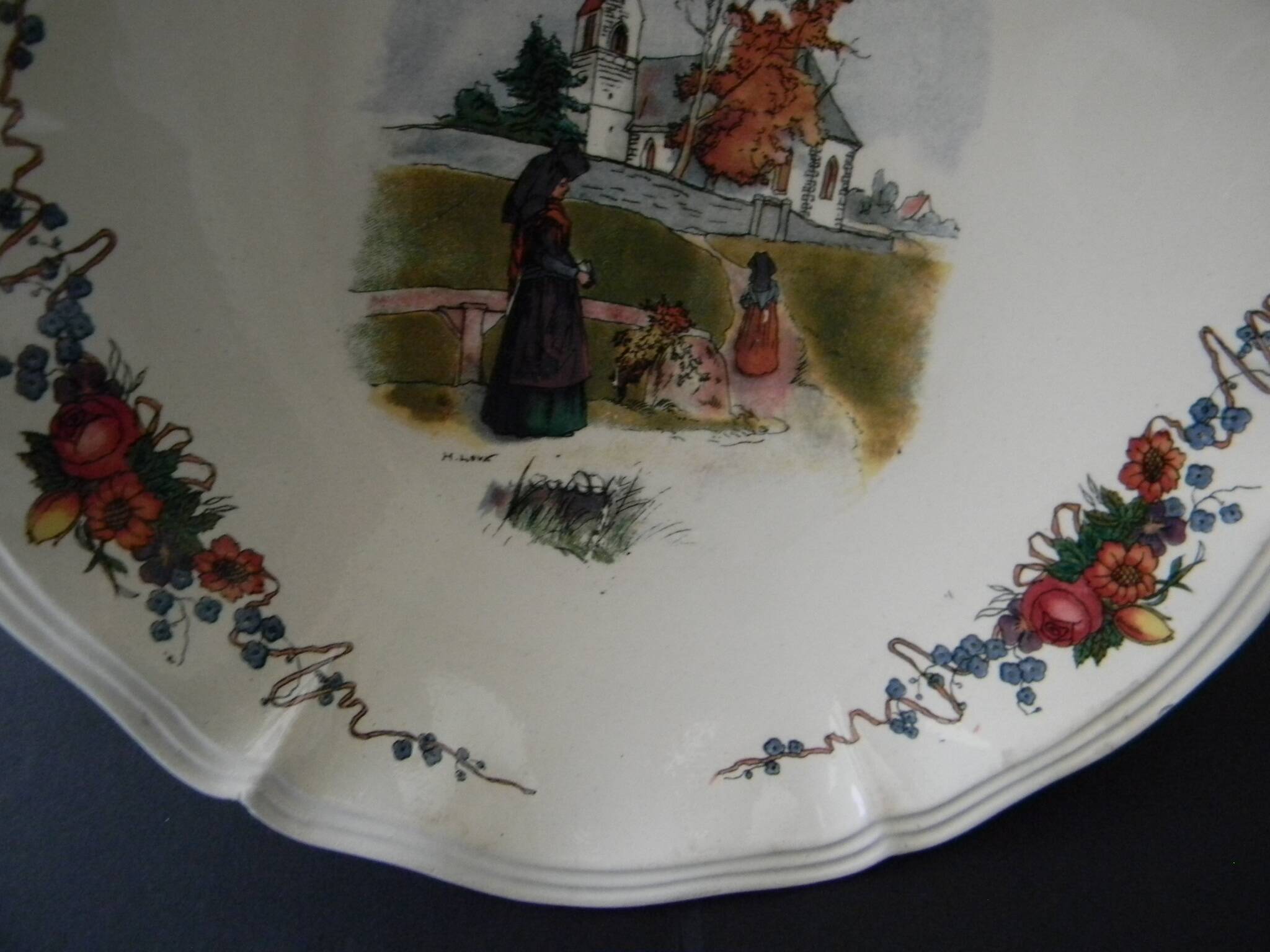 Fruit bowl, earthenware compote dish DIGOIN SARREGUEMINES H. LOUX.