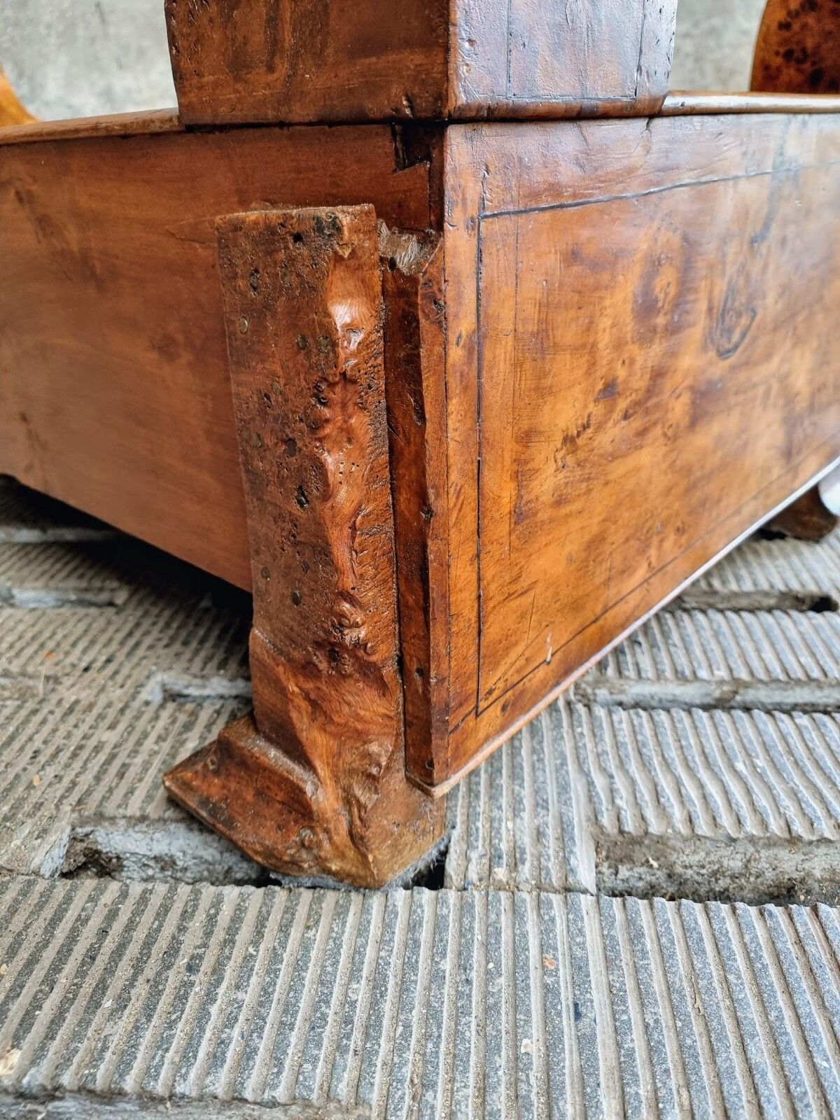 Antique chaise longue daybed Empire style walnut