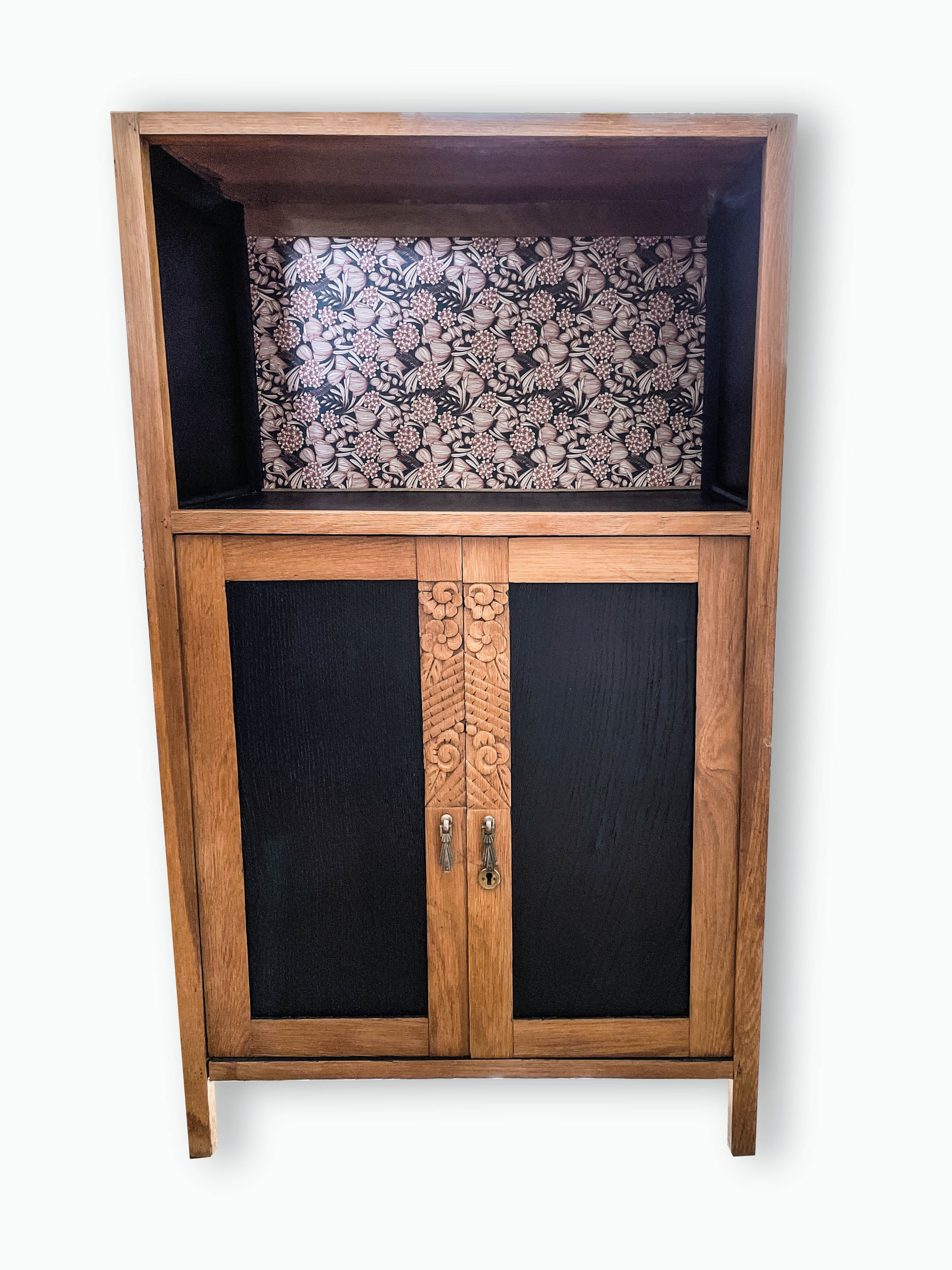 Art Deco style buffet with hydrangea flowers in the background
