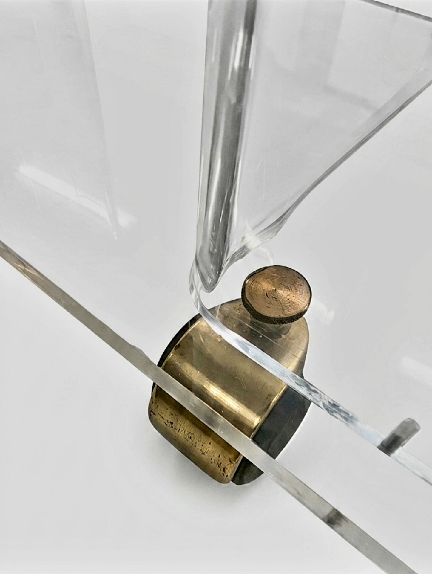 Iconic dessert in transparent Lucite – Attributed to David Lange