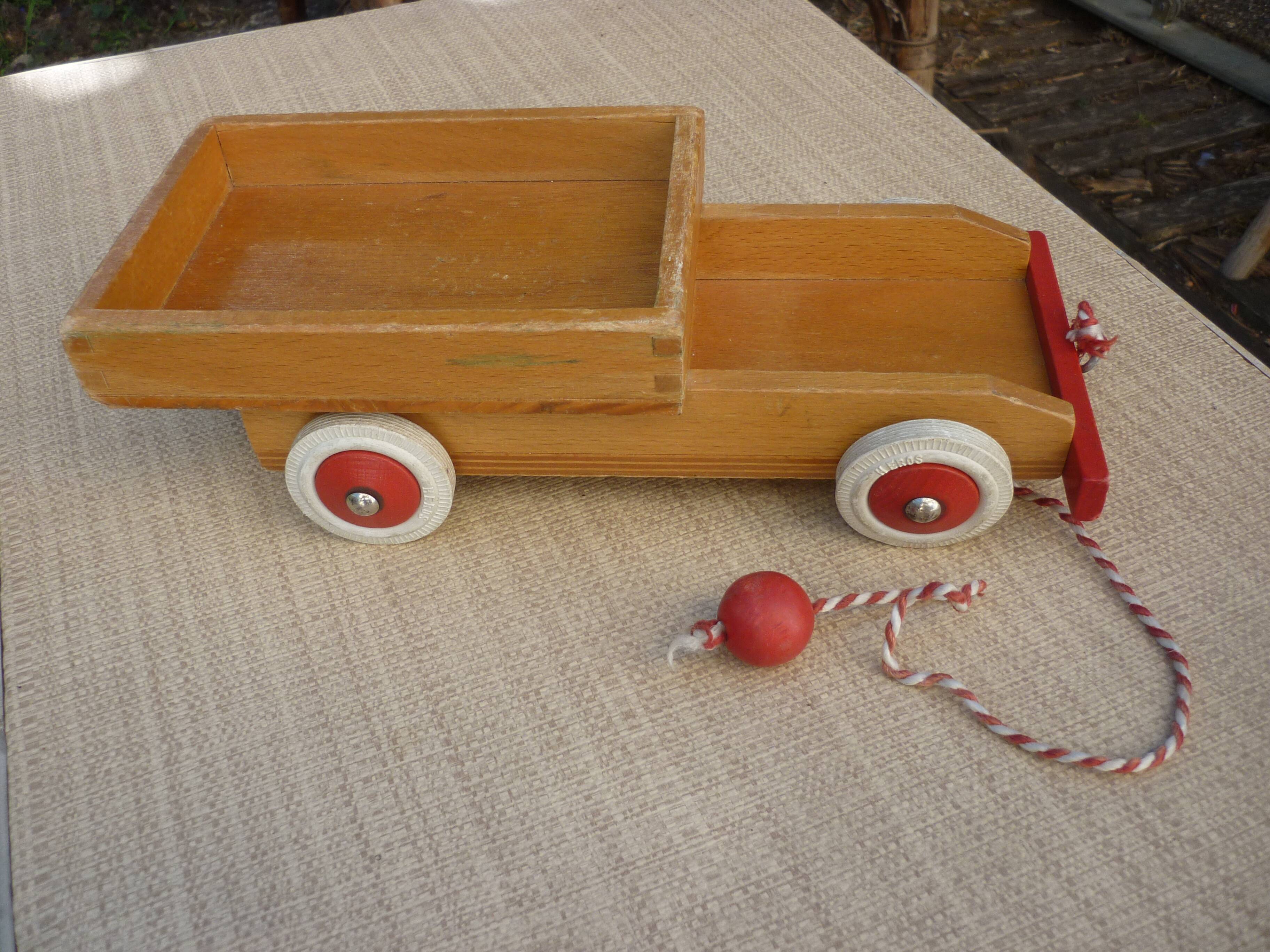 Toy to shoot, wooden truck