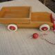 Jouet a tirer, camion en bois