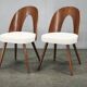 Ensemble de quatre chaises restaurées d'Antonin Suman des années 1960.