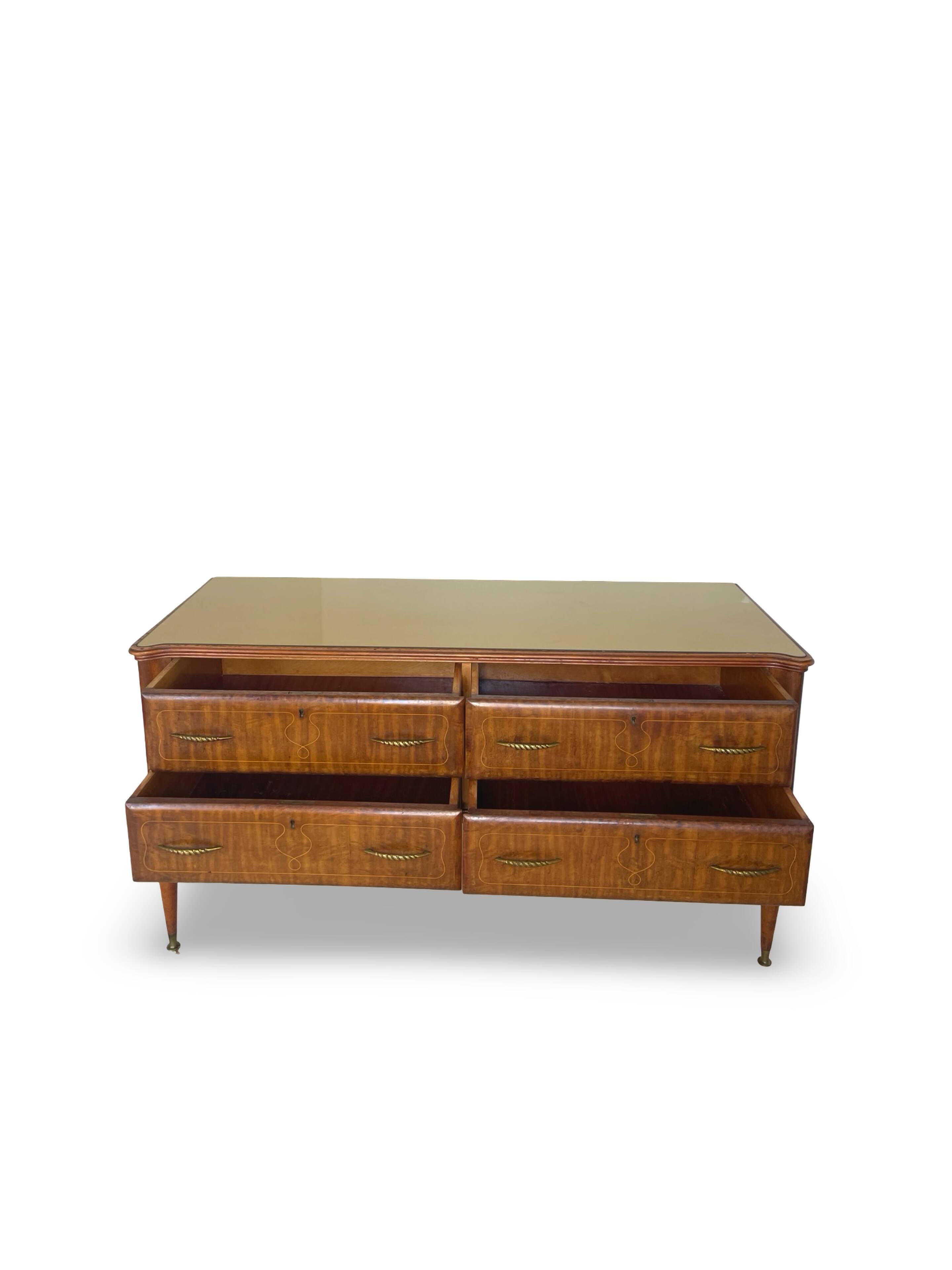 Une commode italienne vintage de style moderne du milieu du siècle