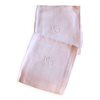 Lot 2 serviettes de table damassé blanc Monogrammes M C