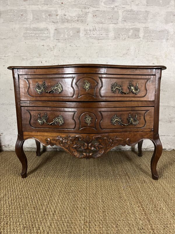 Commode provencale d'époque XVIII en noyer en bon état