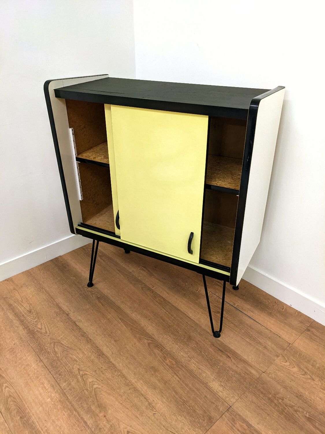 Buffet vintage en formica jaune