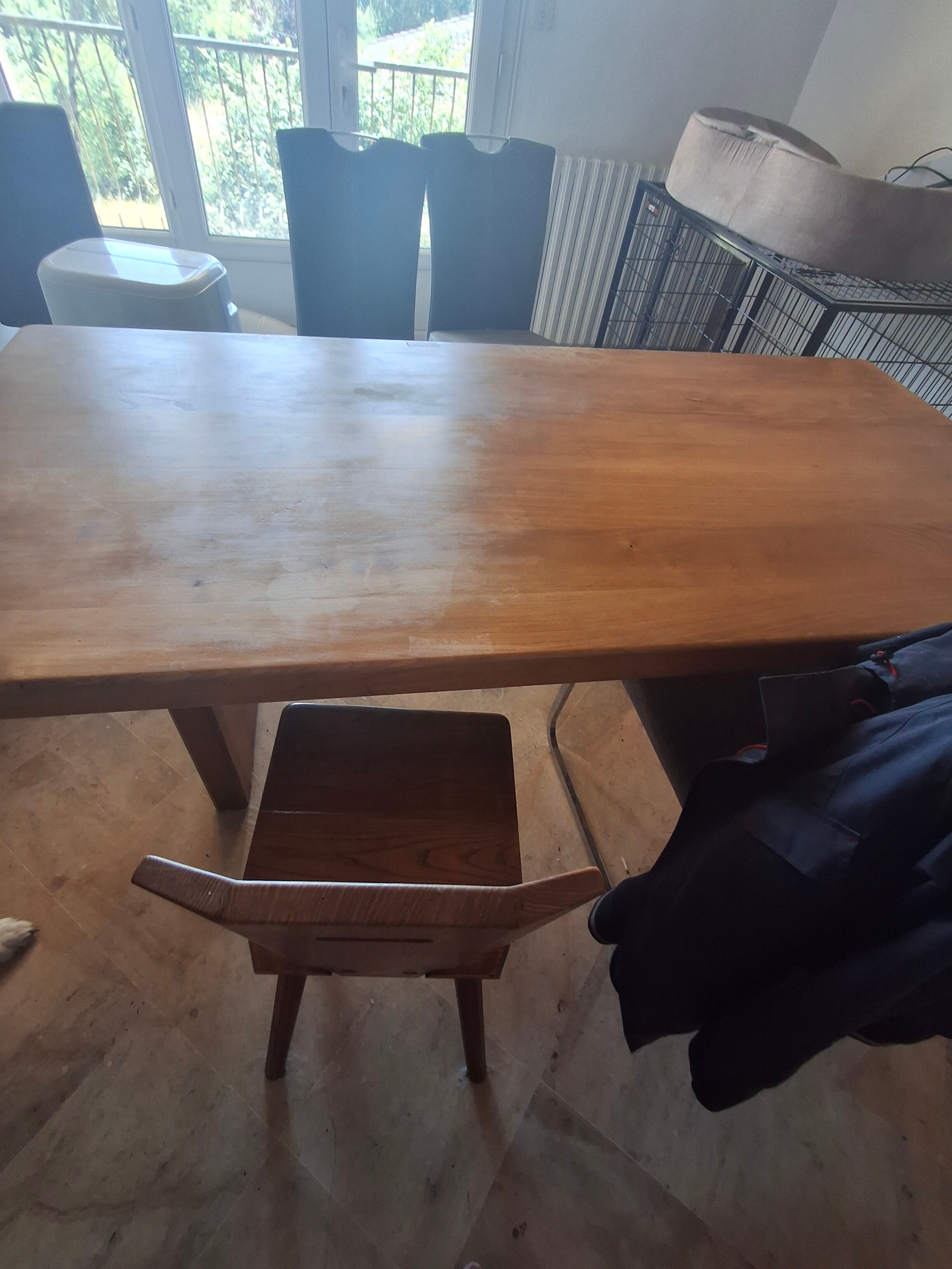 Table in solid elm