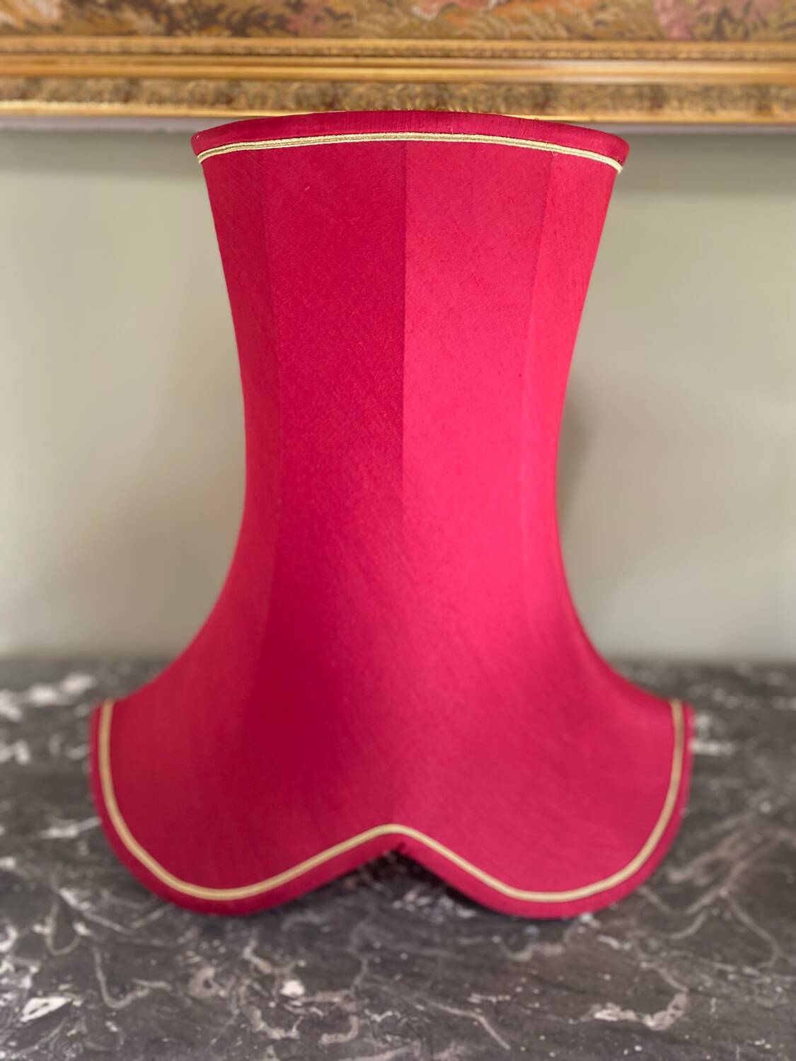 Lampshade in pinkish-burgundy fabric