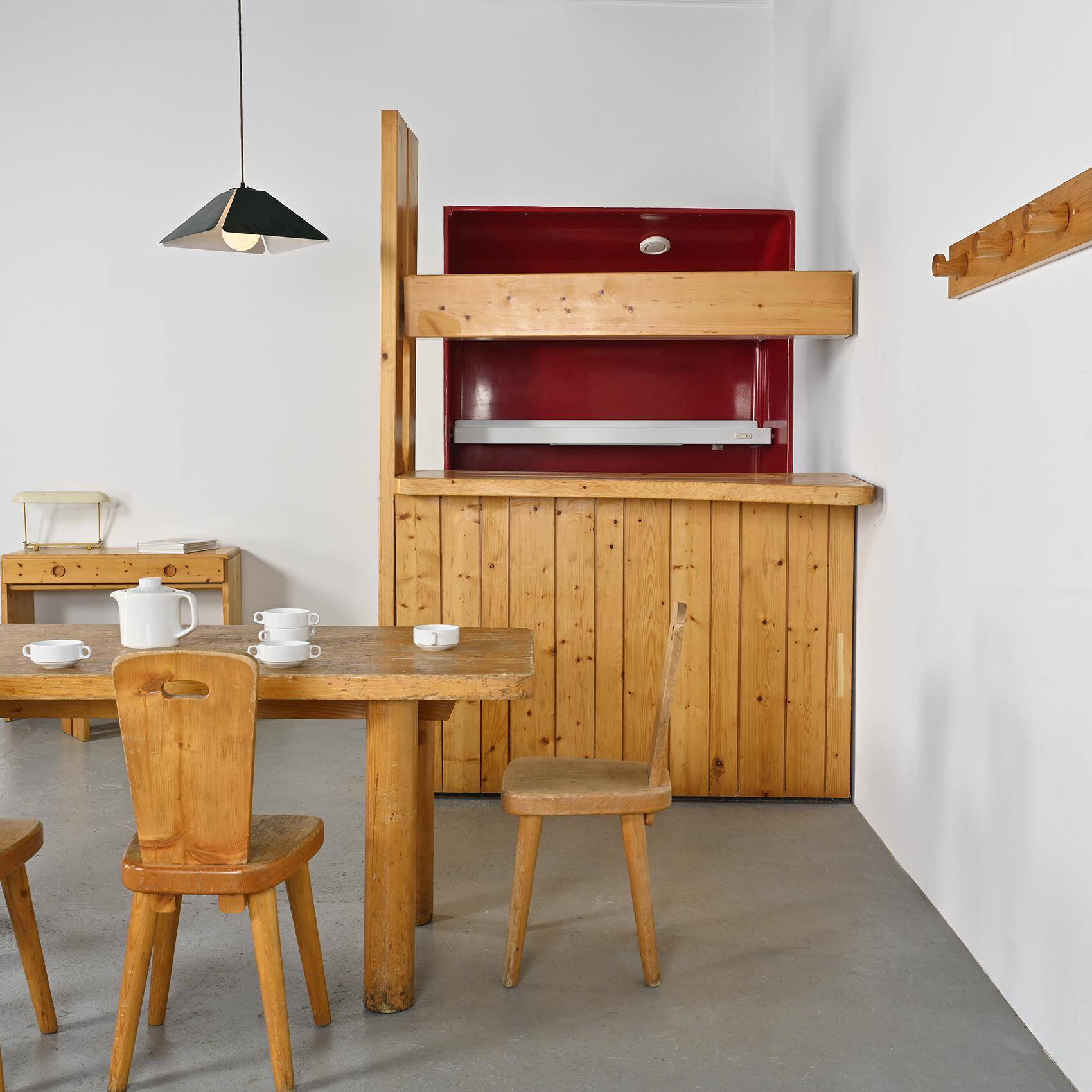 Chaise en pin massif par Christian Durupt, Méribel 1960