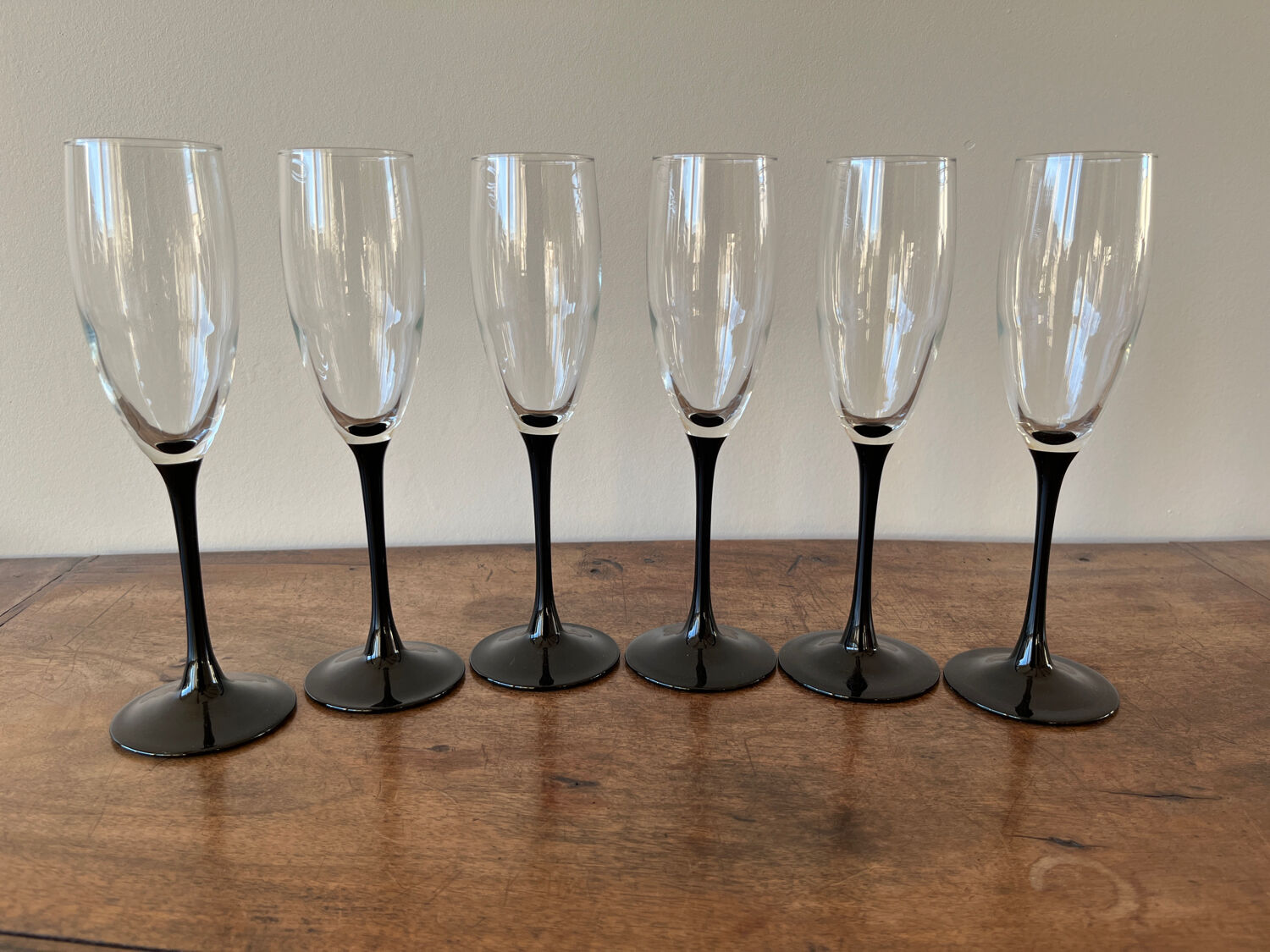 6 flûtes à champagne base noire
