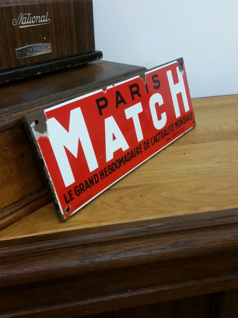Enamelled plate "Paris Match"