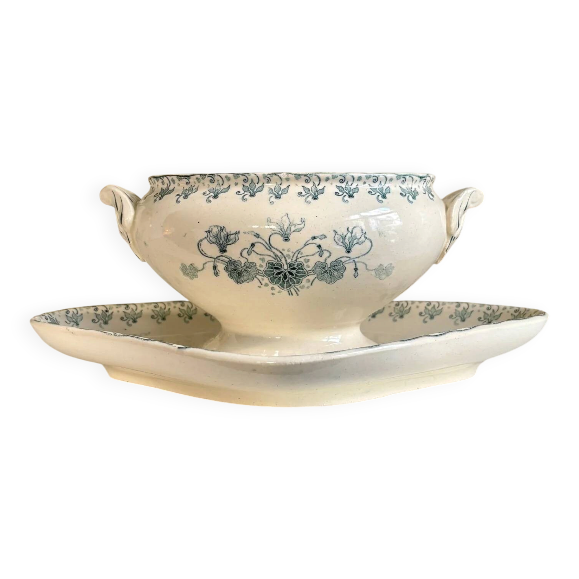 Sauceboat H. Boulenger in Choisy-le-Roi in ironstone, service "Cyclamen"
