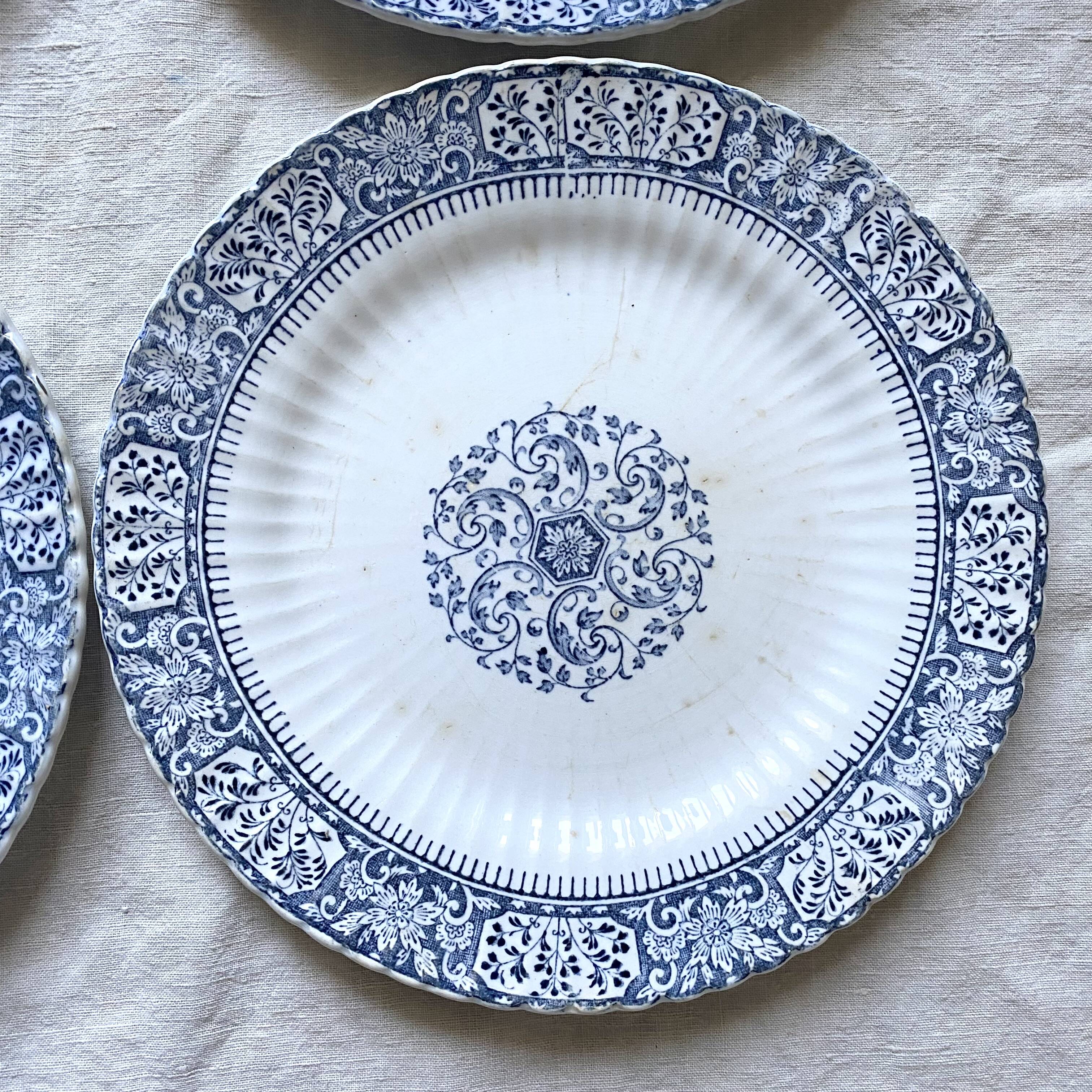 Sarreguemines ironstone dessert plates, "Embroidery" model