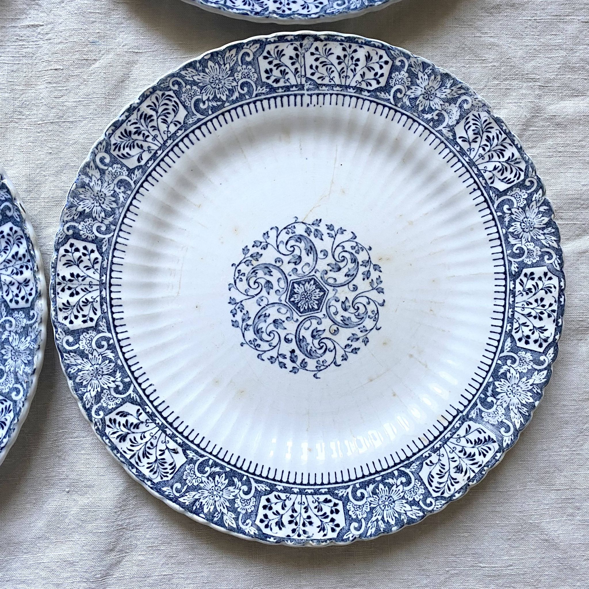 Sarreguemines ironstone dessert plates, "Embroidery" model