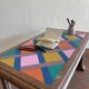 Table basse en bois revisitée - plateau géométrique coloré