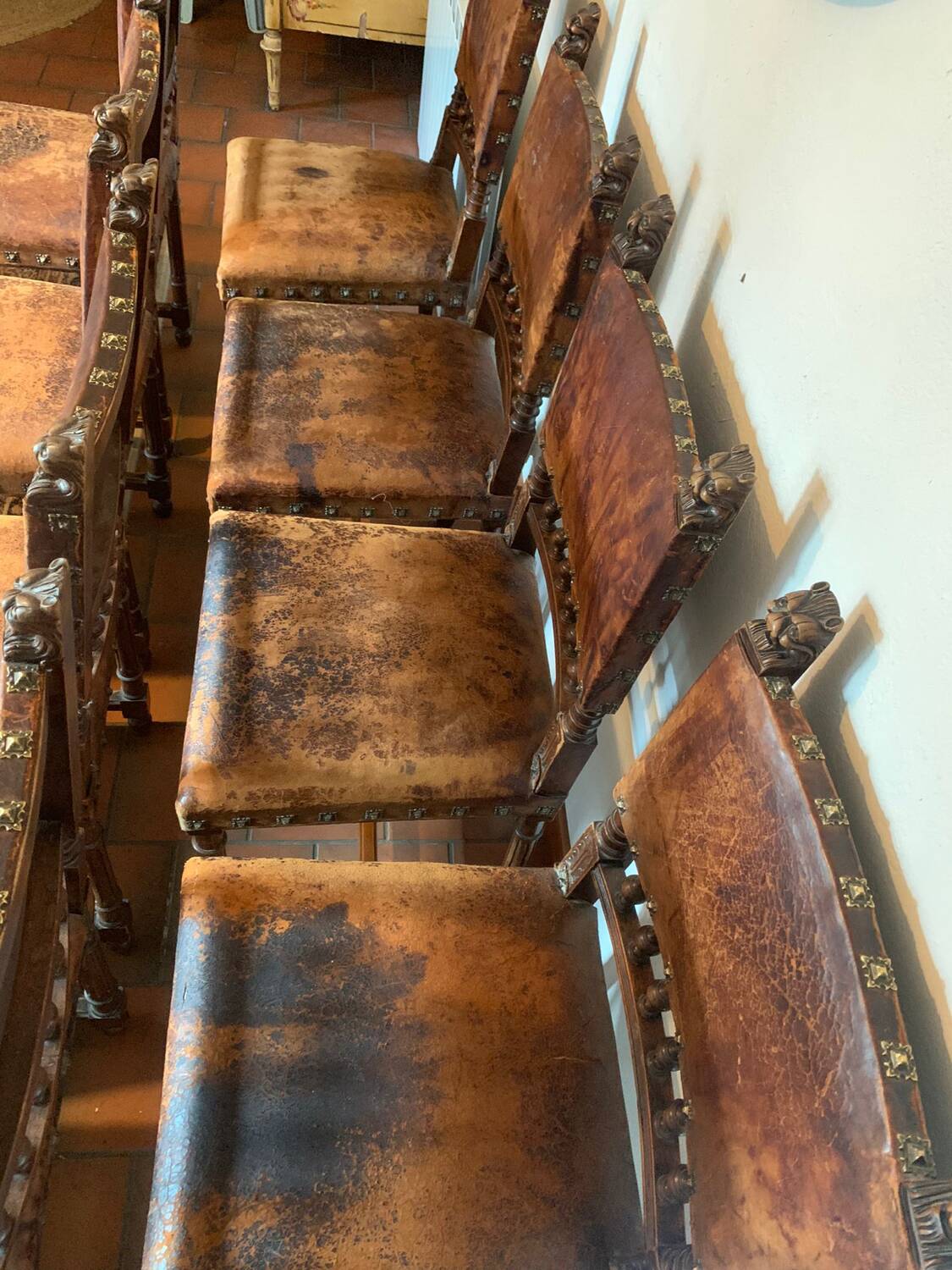 Lot de 8 Chaises de Salle à Manger Lion Henry II en noyer et Cuir de 1880