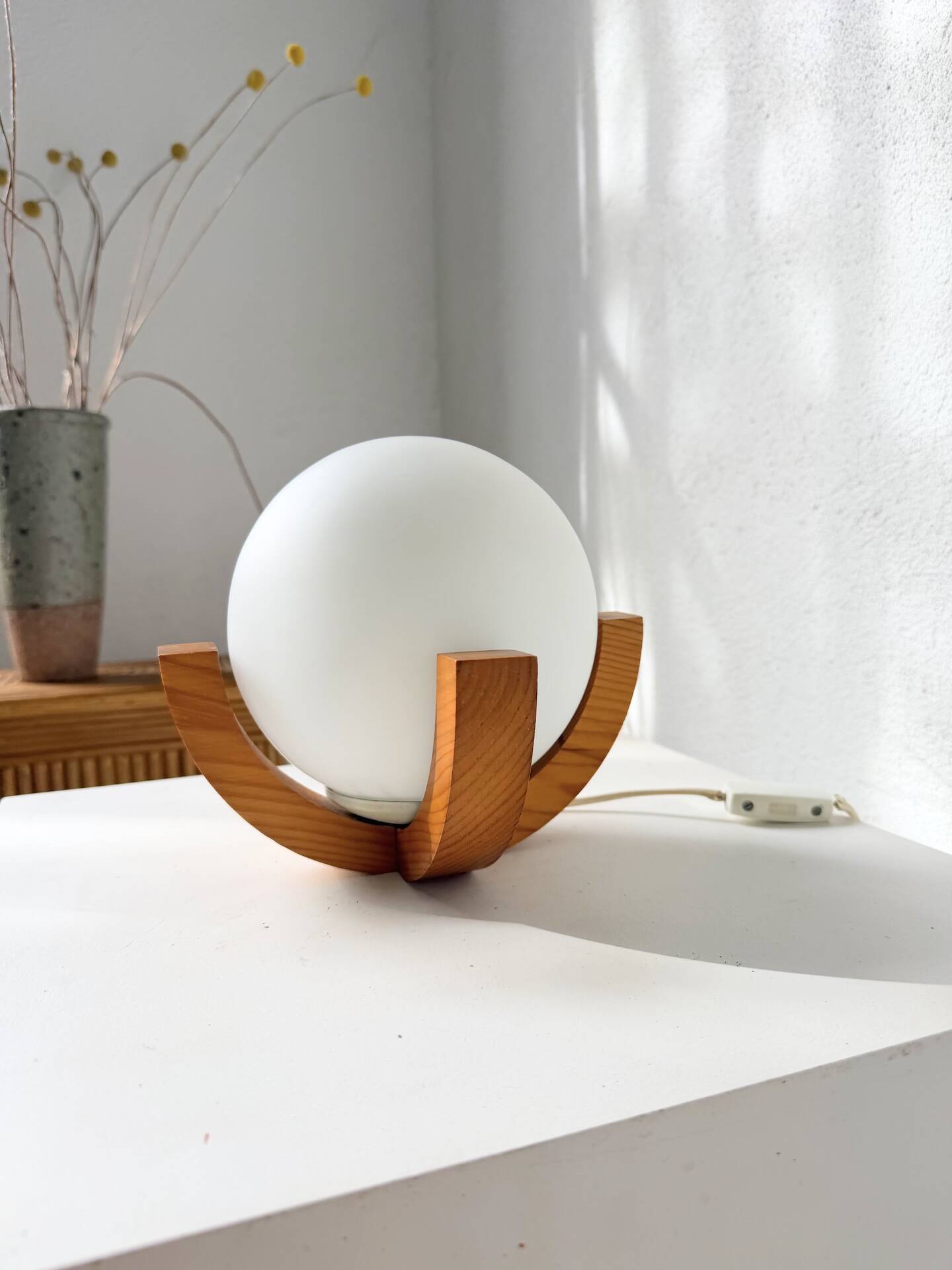 1980s pin support ball desk lamp