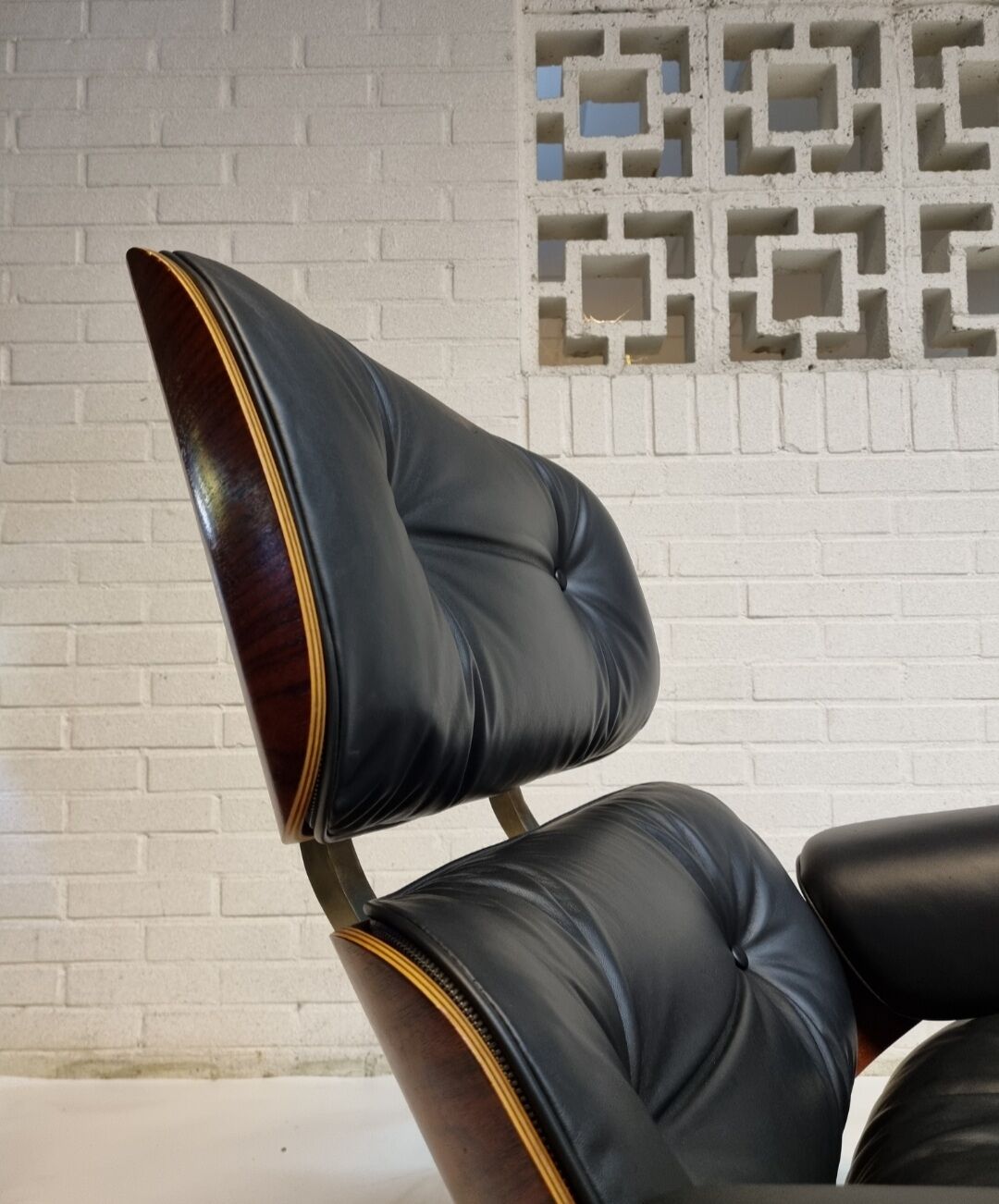 Eames Lounge chair & ottoman by Charles & Ray Eames for Herman Miller