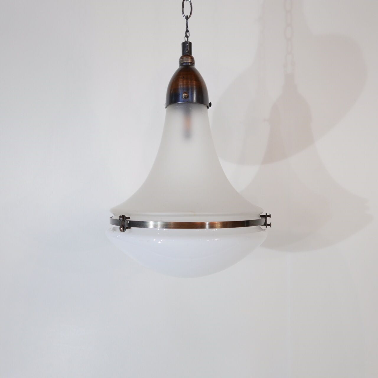 Suspension Peter Behrens luzette