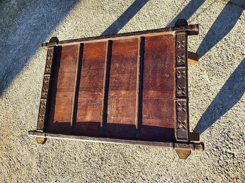 Coffee table in metal and copper wood