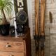 Paire de ski vintage en bois