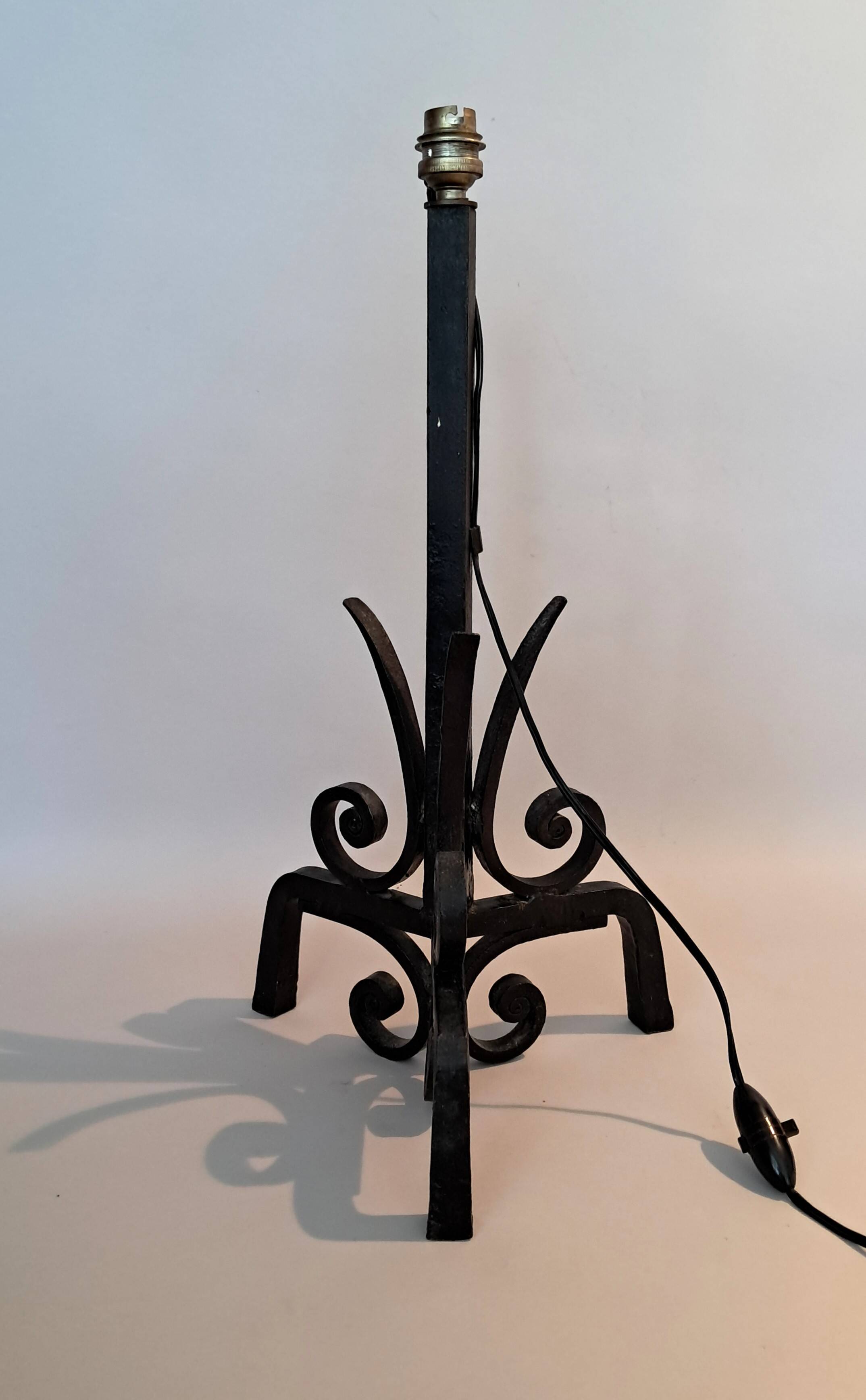 Brutalist tripod wrought iron lamp base 1950/1960.