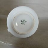 2 petits pichets en porcelaine blanche