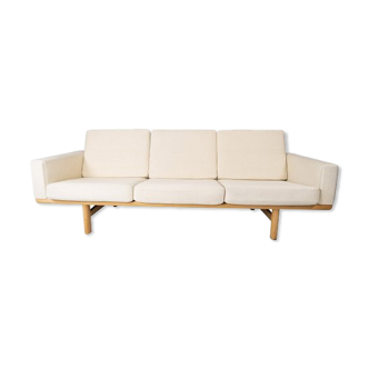 Three seater sofa, model GE-236/3, designed by Hans J. Wegner and manufactured by Getama