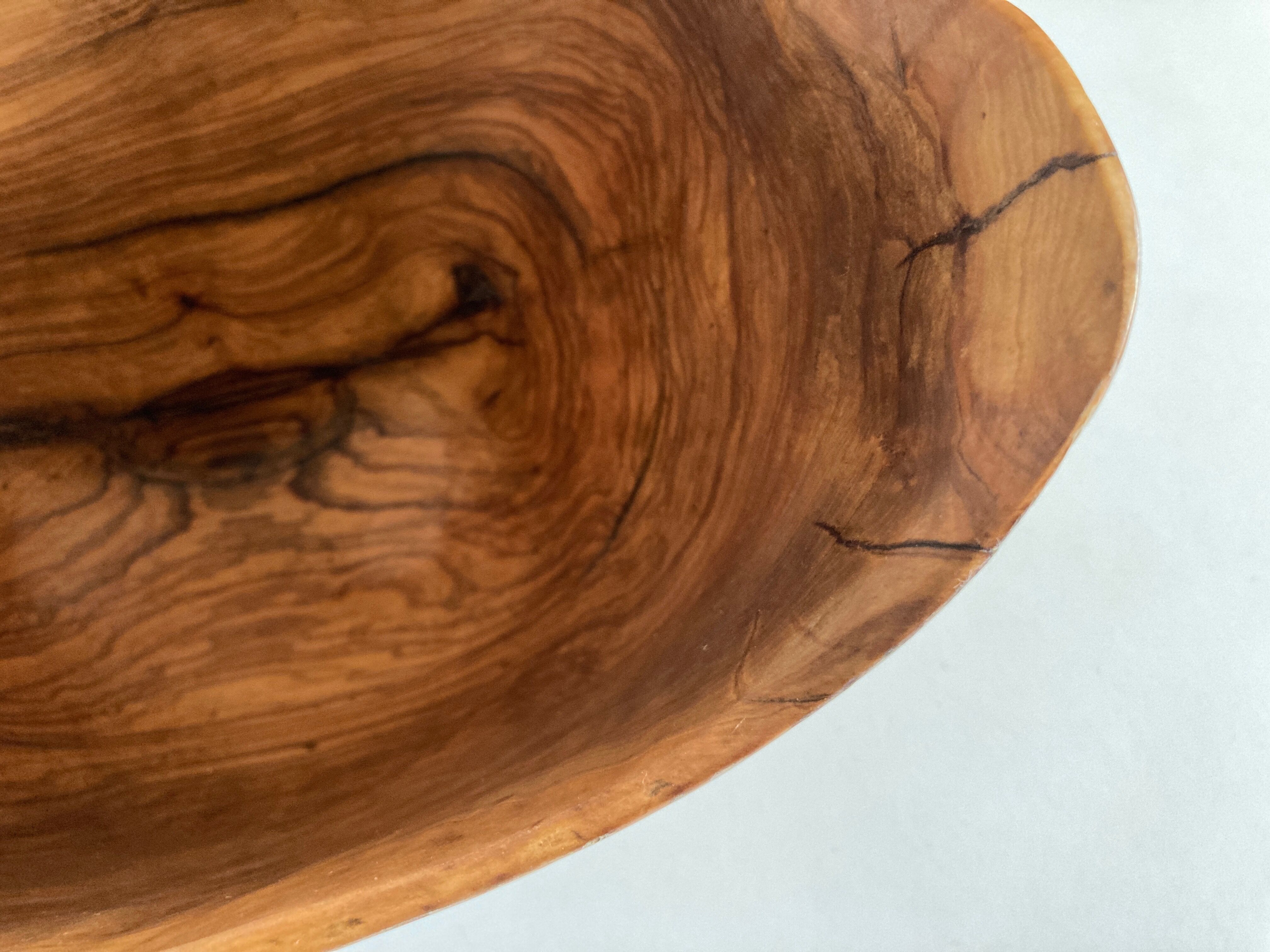 Saladier centre de table en bois d'olivier 1960 forme libre