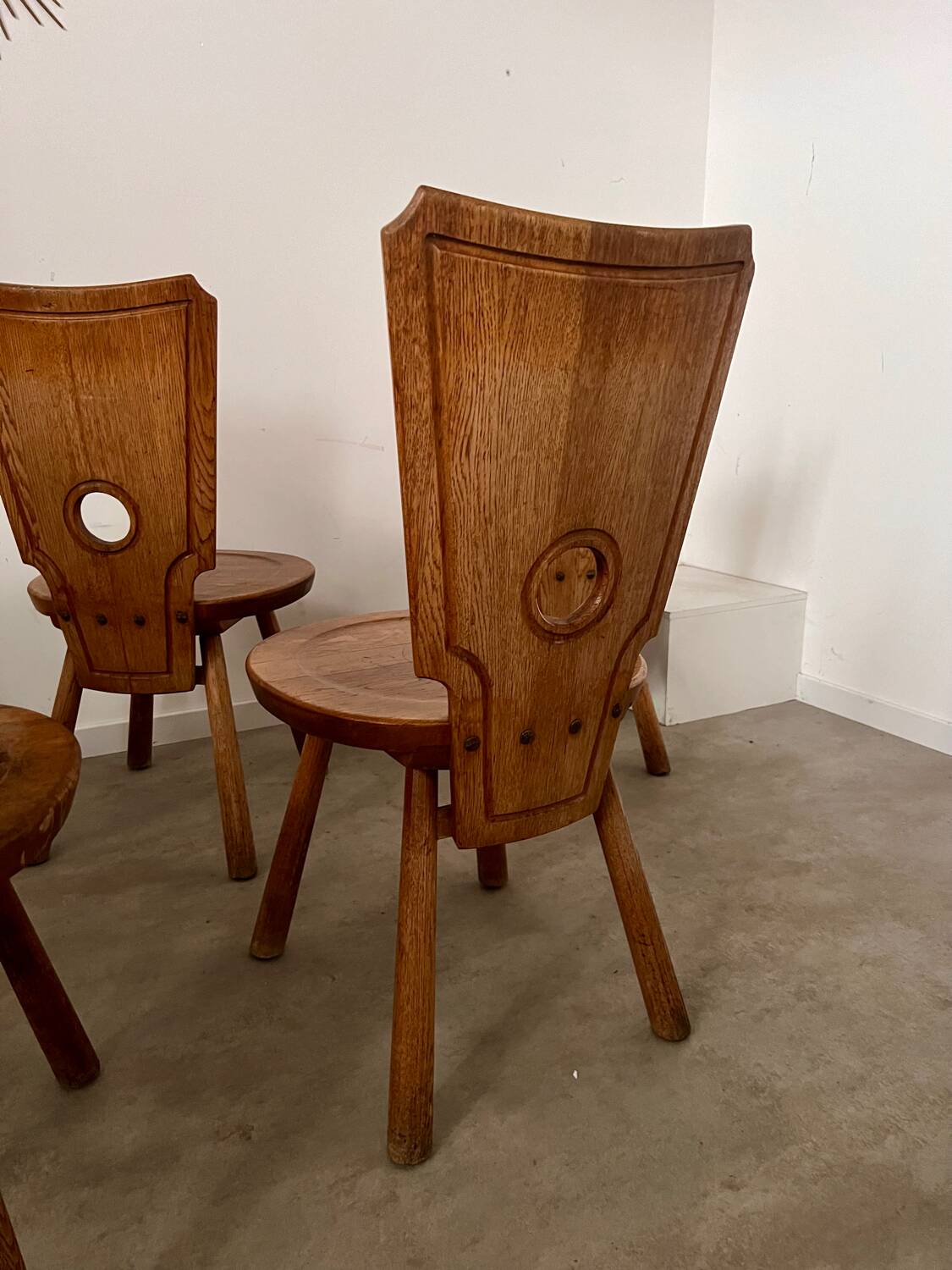 Set of 5 vintage 70s Brutalist design solid wood chairs