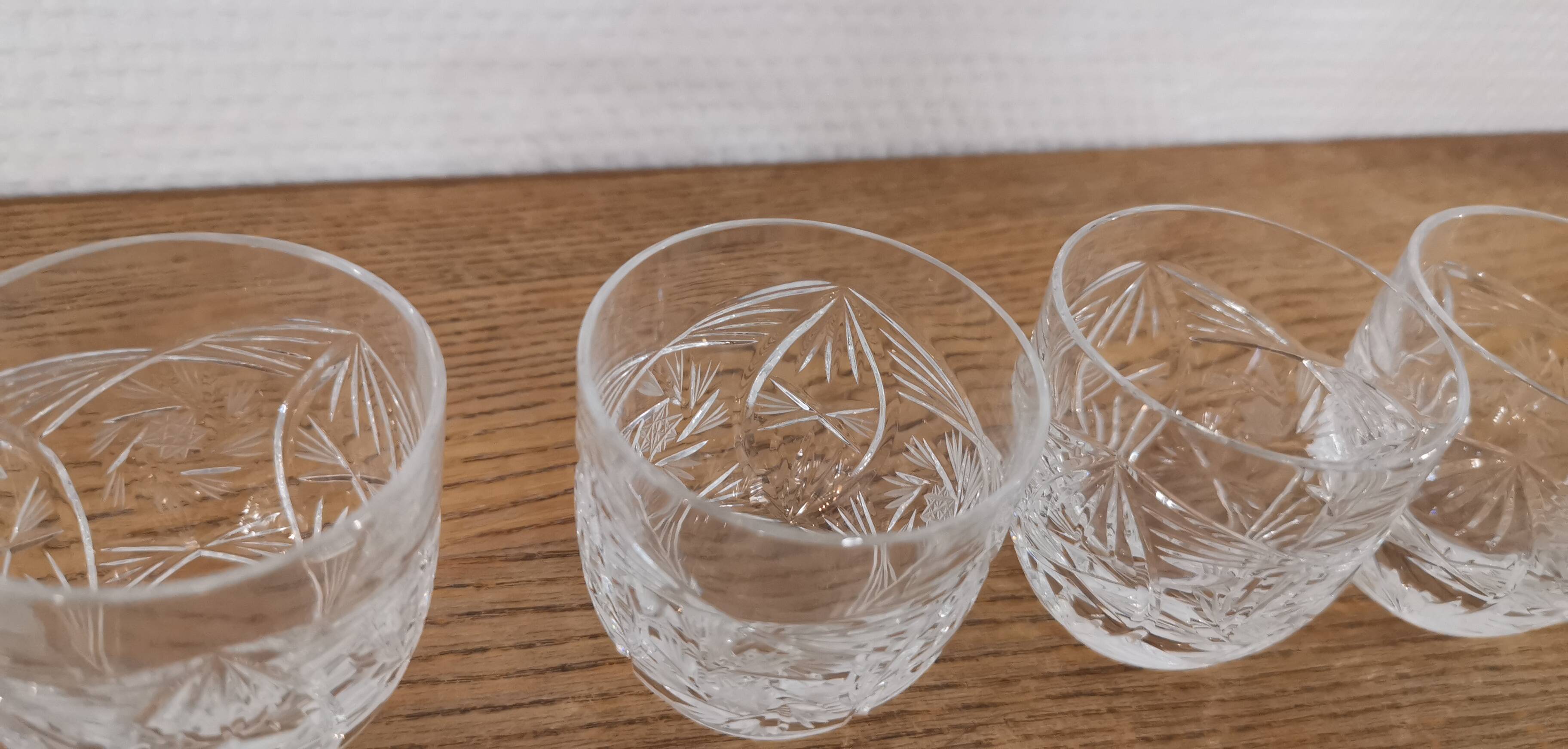 Presentation service 8 glasses and its Bohemian Cristal style dish