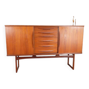 Teak high sideboard in vintage style from the 60s-70s, Vamo style, 60s-70s.