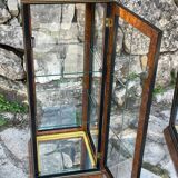 Pair of display cases in magnifying glass and black & gold lacquer, 20th century period