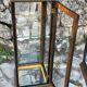 Pair of display cases in magnifying glass and black & gold lacquer, 20th century period