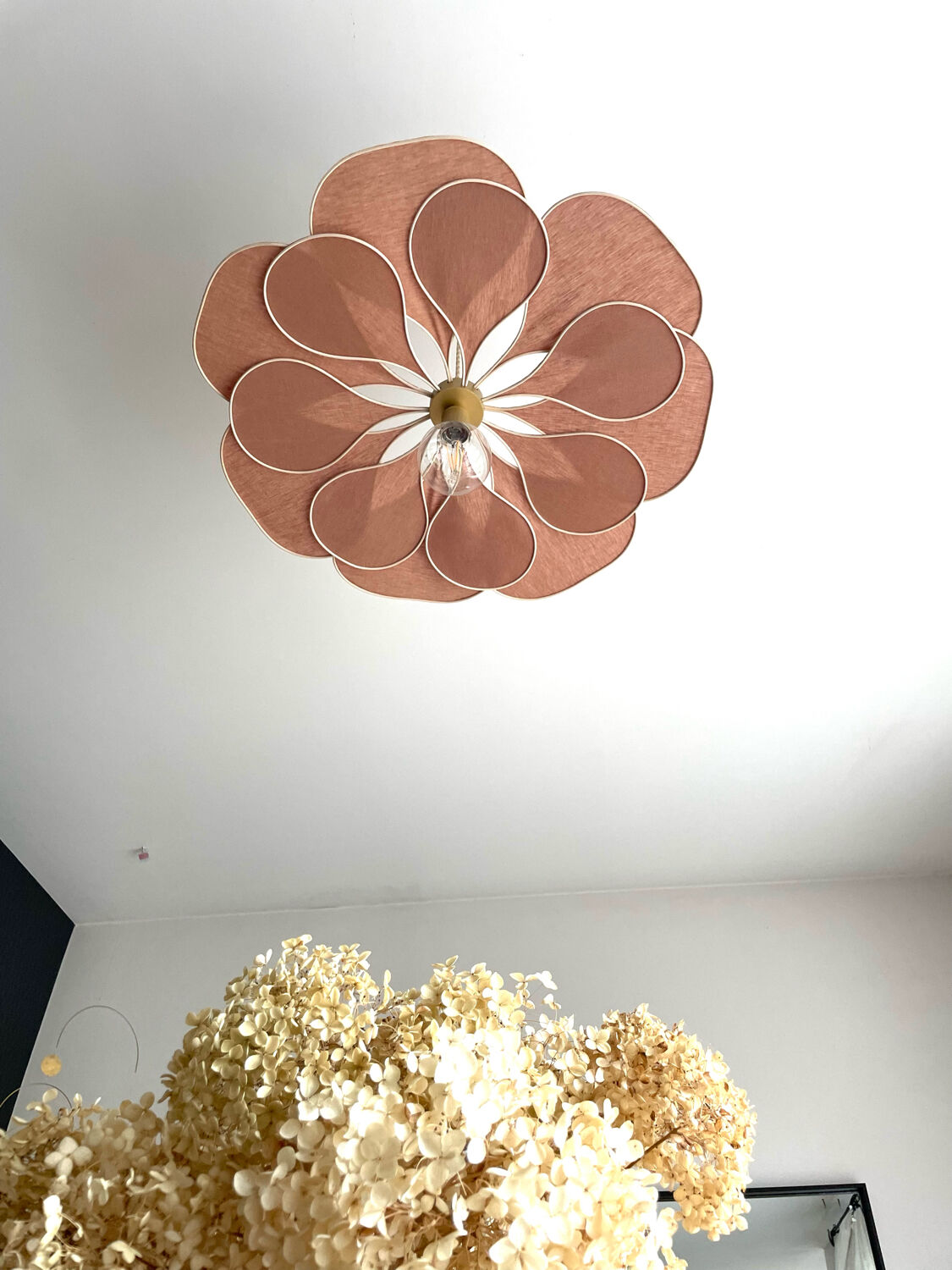 Flower suspension