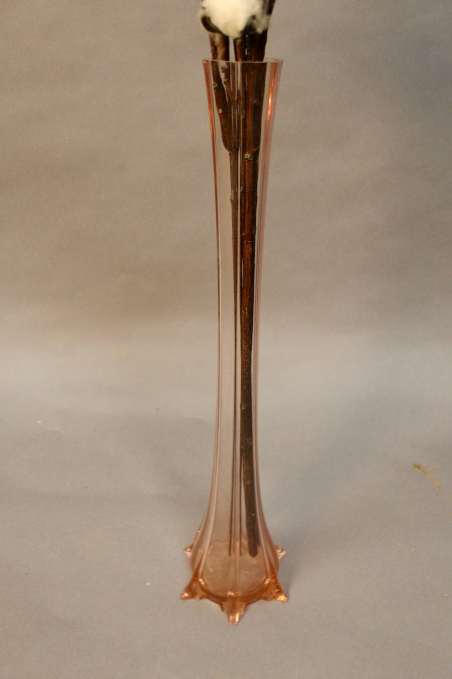 Vintage soliflore in pink glass with star-shaped base.