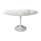 Round dining table with tulip and marble tray