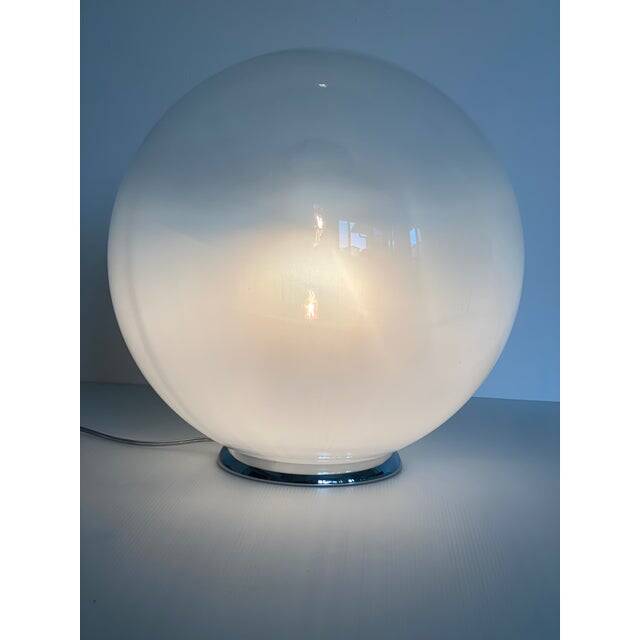 Contemporary scenographic murano vanished-white murano glass table lamp in 70's style