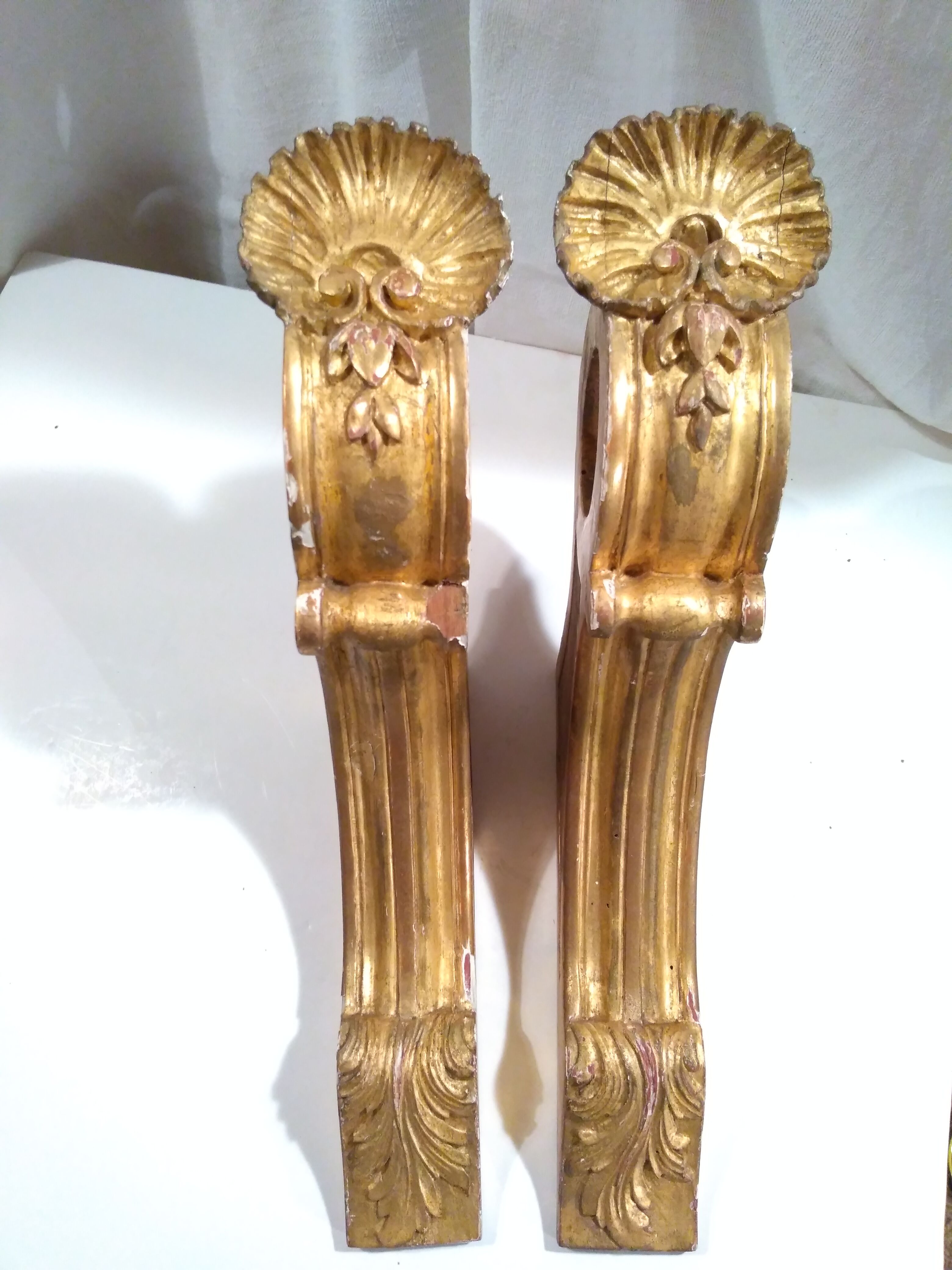 Paire d'équerres porte tringle bois doré XIXe