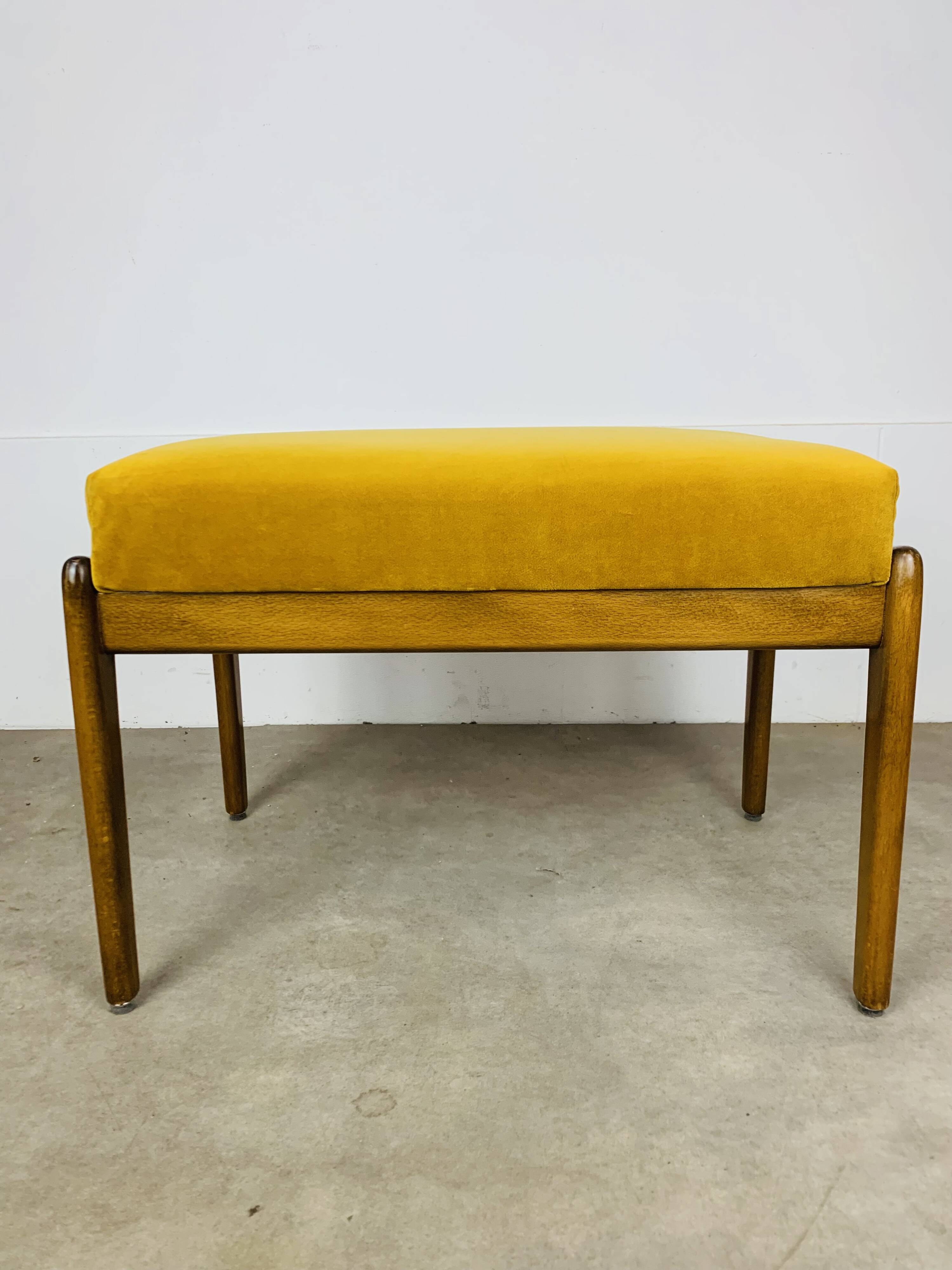 Tabouret scandinave en teck et velours jaune, années 60